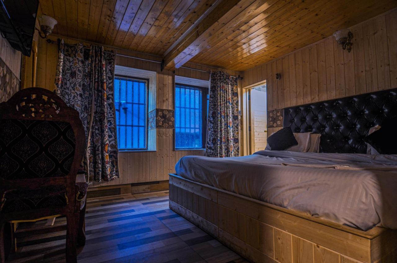 Kashmir House Pahalgam Hotel Екстериор снимка