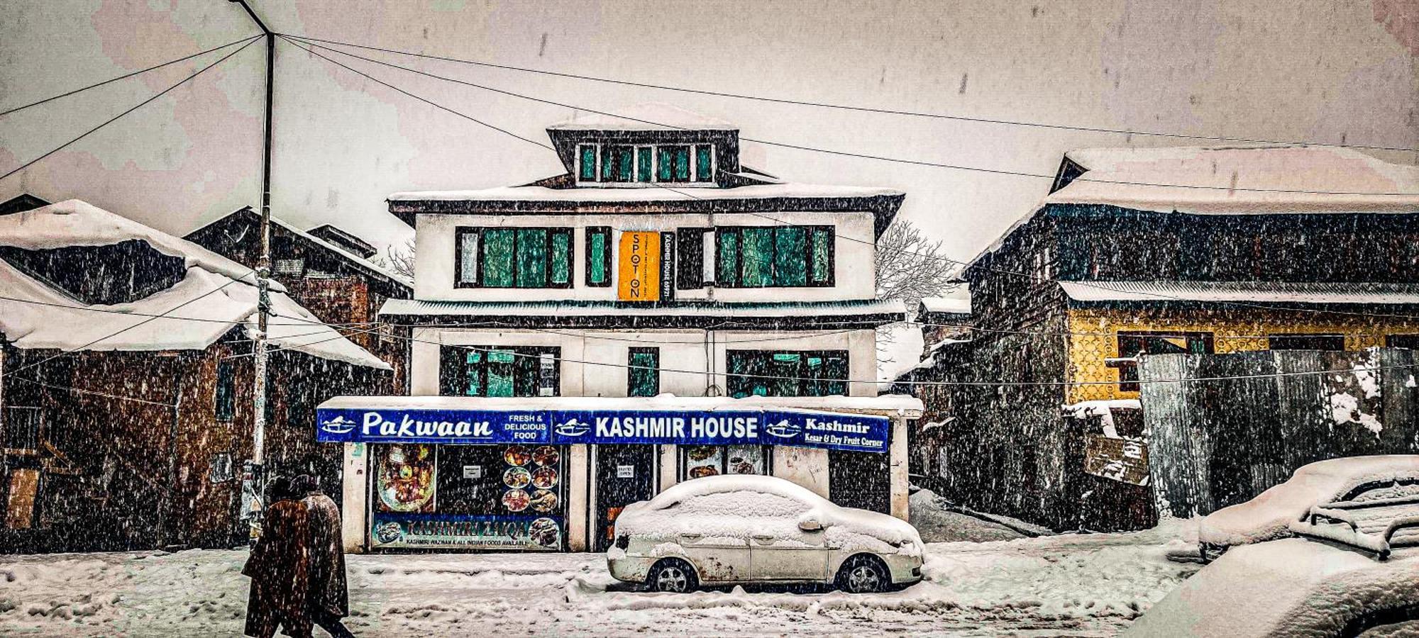 Kashmir House Pahalgam Hotel Екстериор снимка