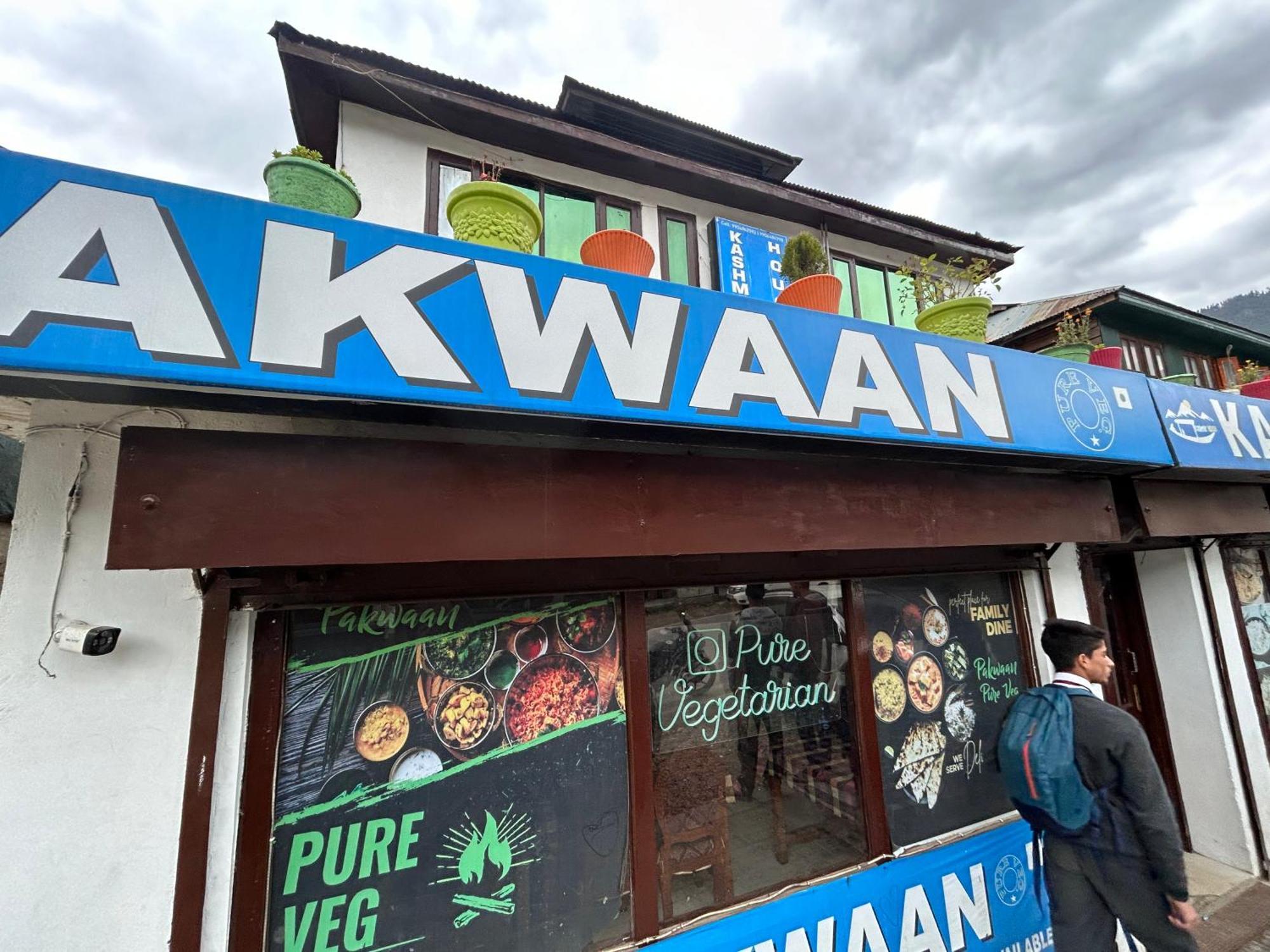 Kashmir House Pahalgam Hotel Екстериор снимка