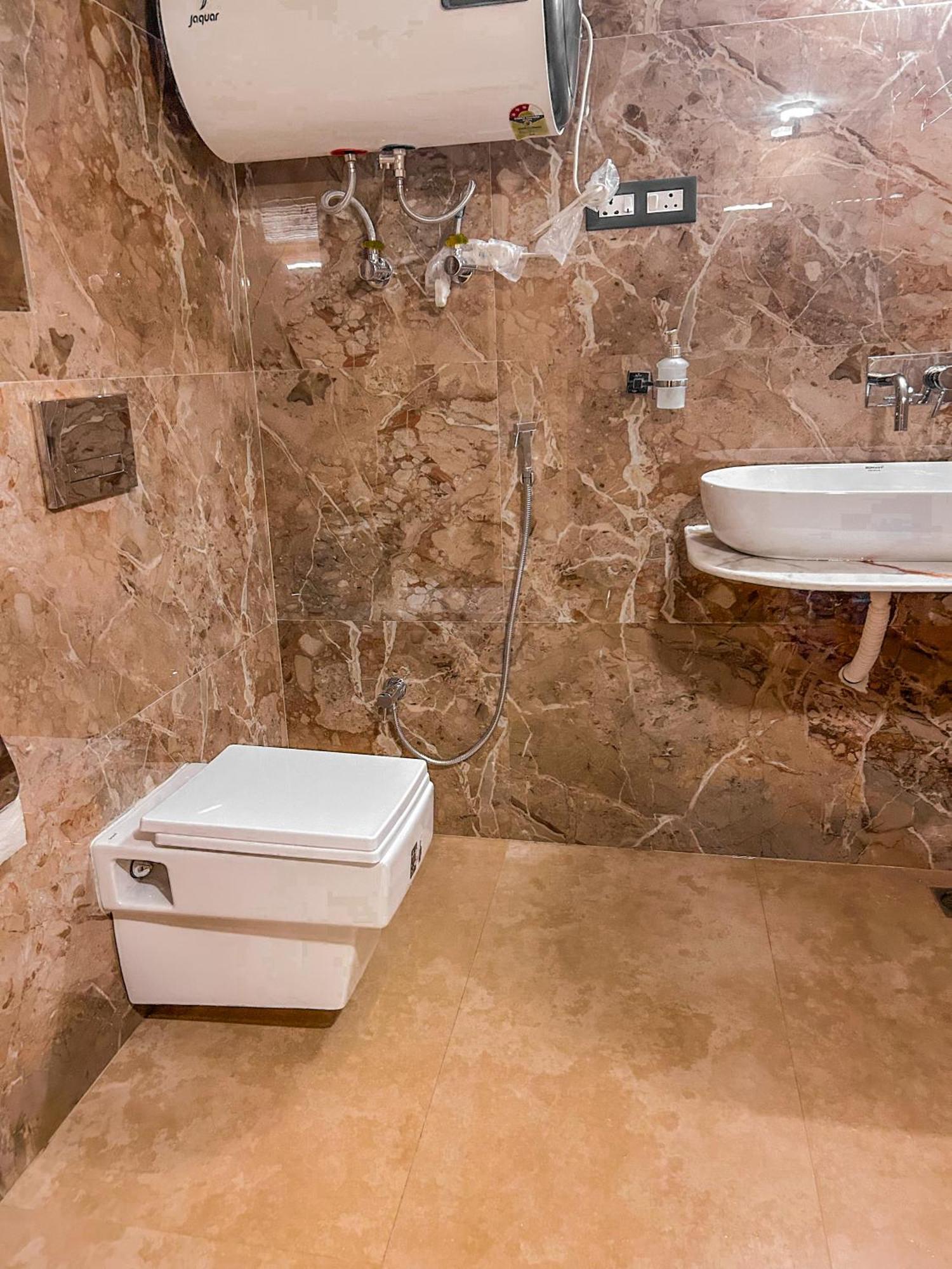 Kashmir House Pahalgam Hotel Екстериор снимка